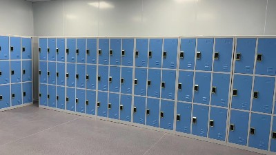 员工很需要铁皮储物柜